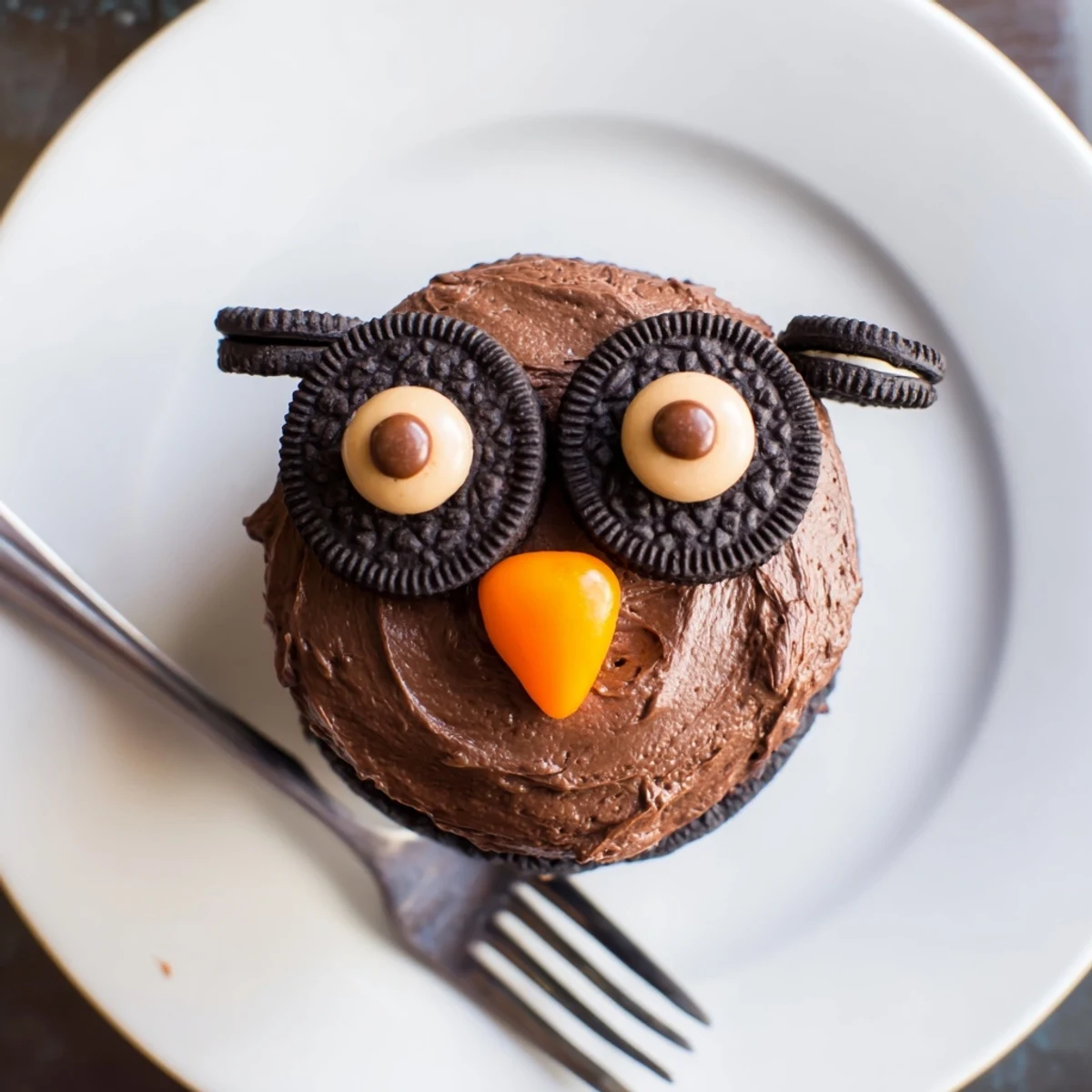 Charming Oreo Owl Cupcakes featuring twisted cookie eyes, orange candy beaks, and rich cocoa frosting displayed together
